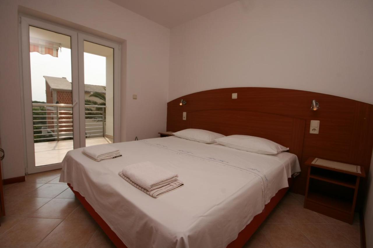 Apartments With A Parking Space Novalja, Pag - 6398 Exterior foto